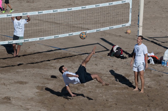 Footvolley kicking games